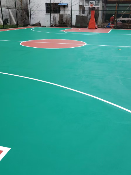 番禺 球场长期使用易出现地面开裂
